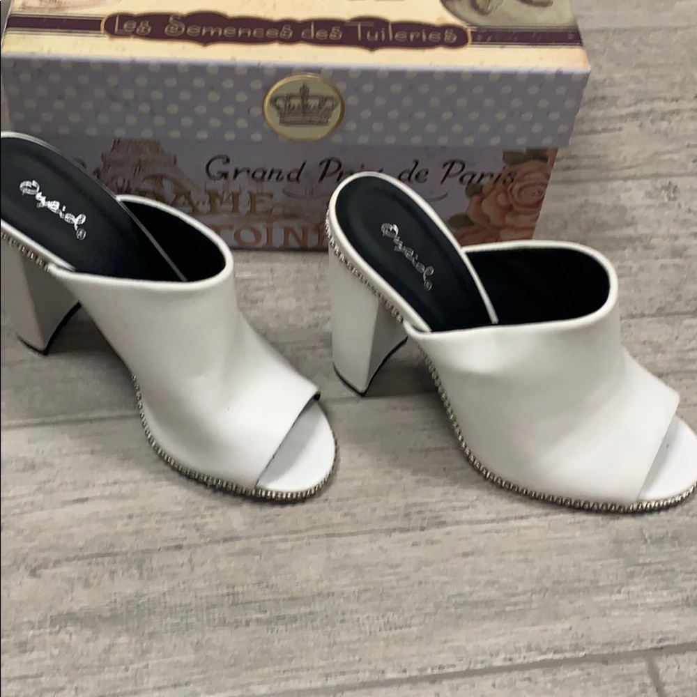 Qupid brand mule